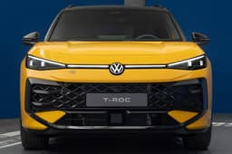 2025 Volkswagen T-Roc front 